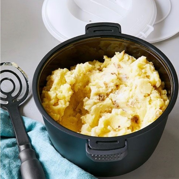 Pampered Chef Kitchen New Pampered Chef 3qt Microcooker Plus Poshmark